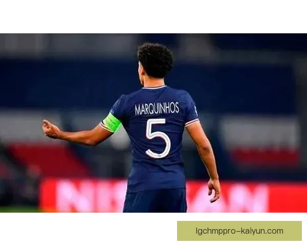 马尔基尼奥斯空中对抗表现稳健，球队防线竞争力增强